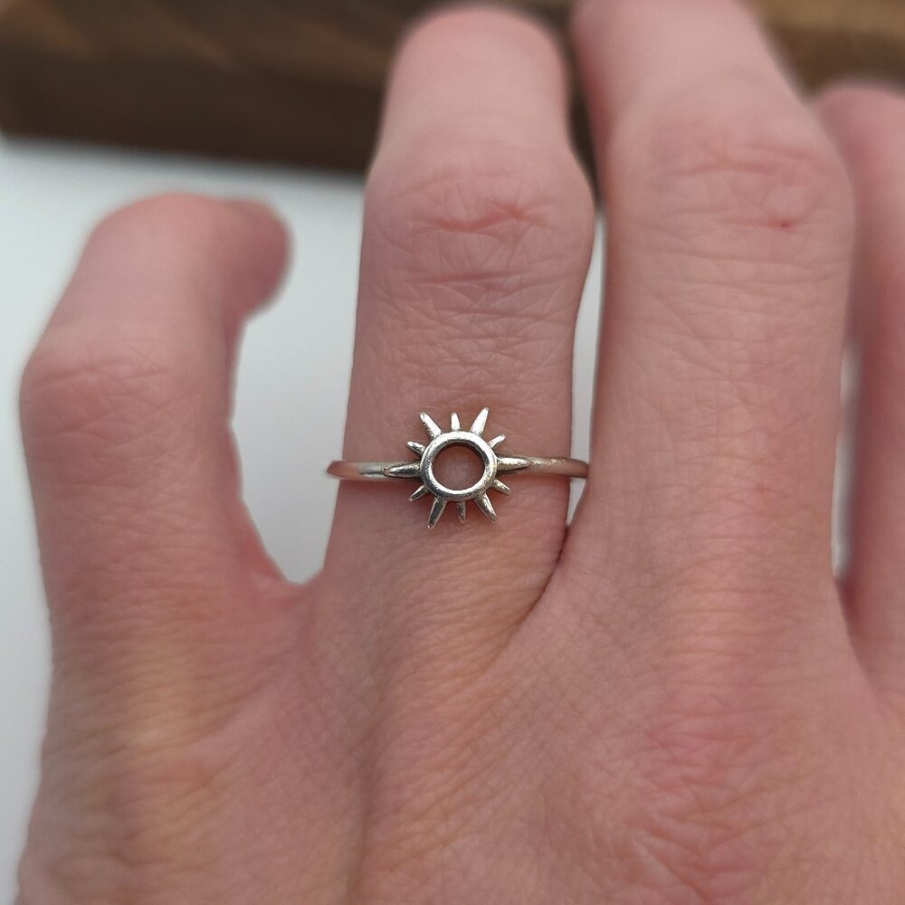 Size 7 Sterling Silver Small Sun Ring A386